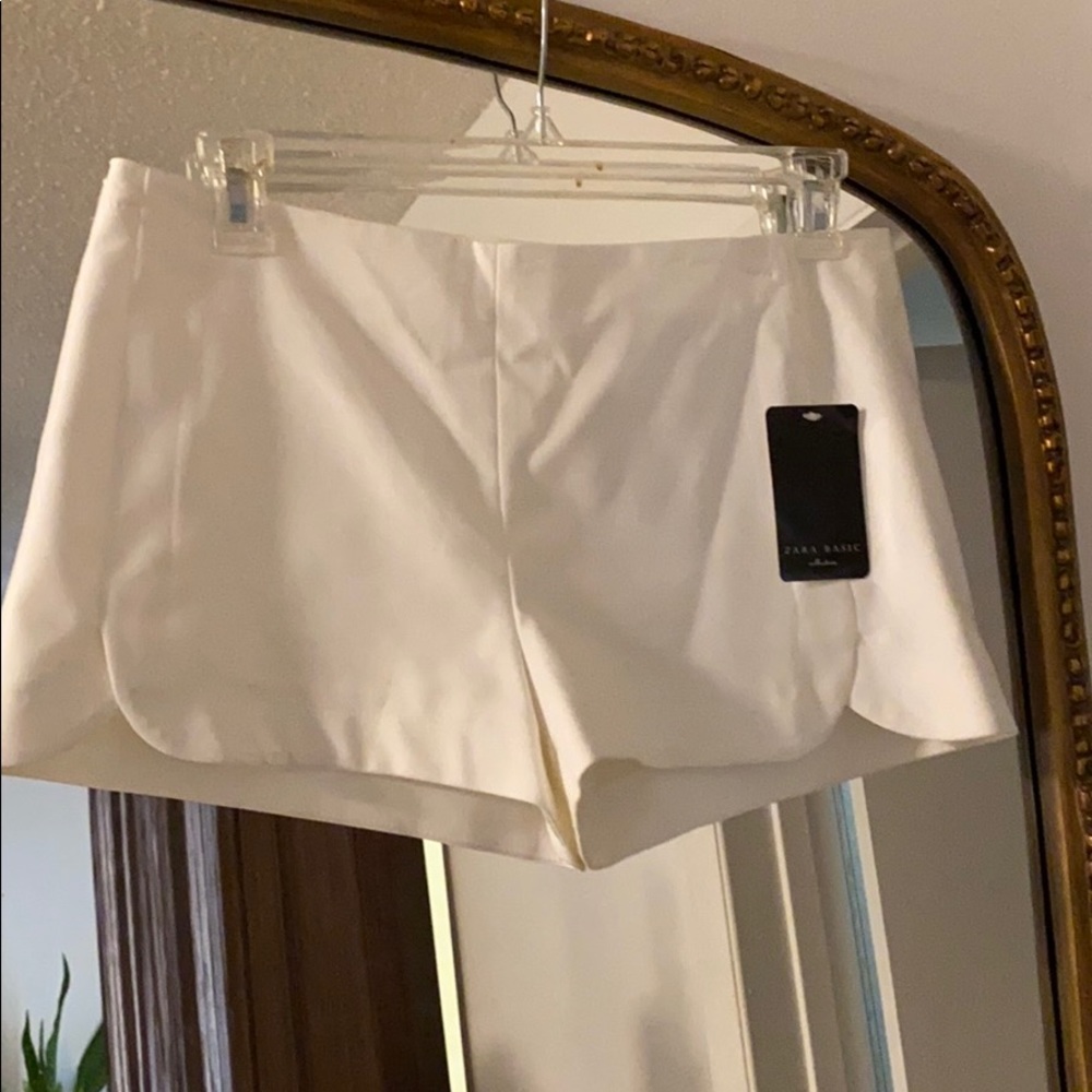 Zara short size L